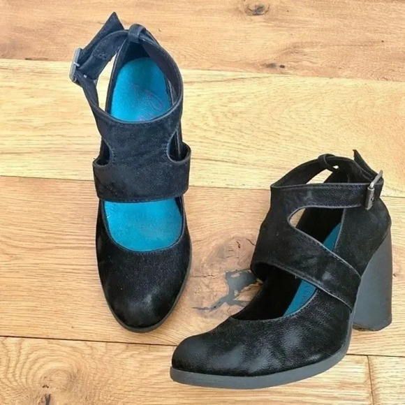 Blowfish Black Suede Chunky Heels - Picture 1 of 12